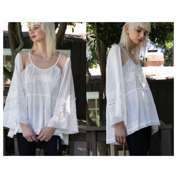 🌸COTTON Top w/ Bell Sleeves & Floral Embellishment - Picture 6 of 12